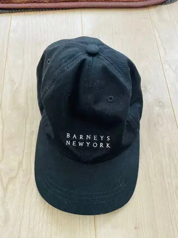 BARNEYS NEW YORK 블랙 캡