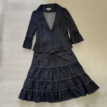 TO BE CHIC 다크 네이비 플레어 슬리브 스커트 셋업