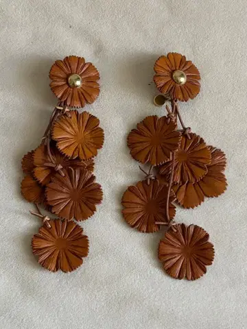 FUMIE TANAKA 가죽 귀찌 브라운 꽃