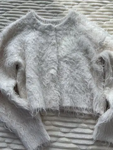 화이트 퍼 스타일 숏 가디건 어반 리서치