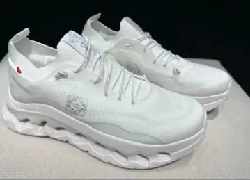 화이트 스니커즈 러버 솔