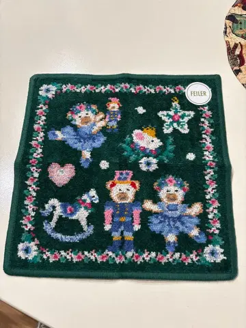 페이러 리베 & 릴리아 너트 크래커 손수건 다크 그린