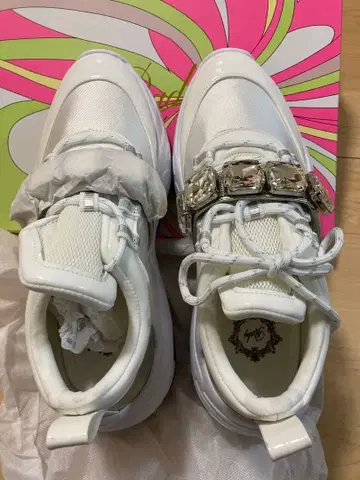 Rady 비쥬 부착 스니커즈 화이트