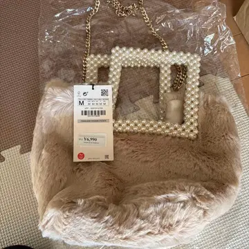 베이지 퍼 숄더백 M