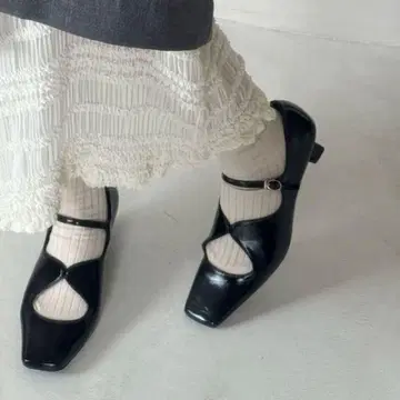 POMUM&ARTS 스퀘어토 멜리 제인 펌프스 M 블랙