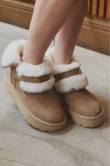 Herlipto Trois Shearling Boots 38