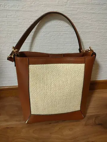 잔니노타로 이에나 투모로우랜드 이탈리아제 천연 가죽