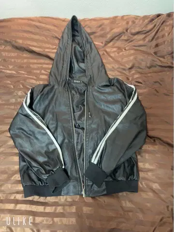 SPIGA 블랙 후드 부착 점퍼