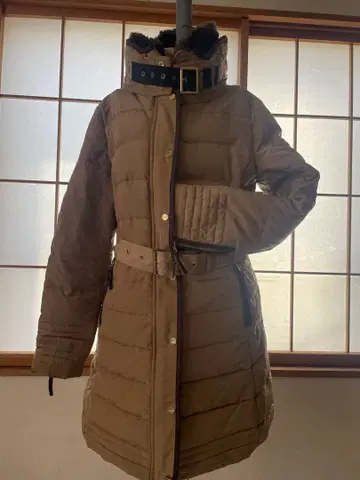 ZARA 퀼팅 베이지 목둘레 퍼 포함 베이지 롱 코트