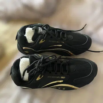 블랙/골드 스포츠 슈즈