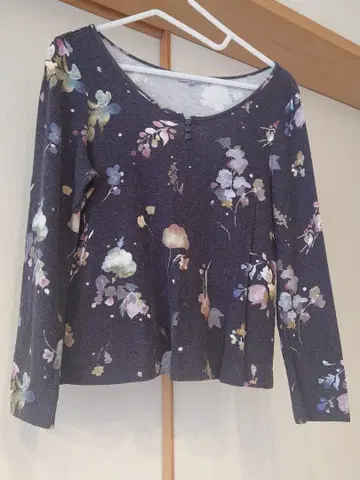 스포티프 긴팔 상의