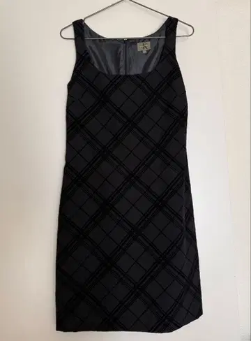 체크 무늬 슬리브리스 원피스