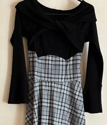 더즐링 트위스트 크로스 도킹 원피스