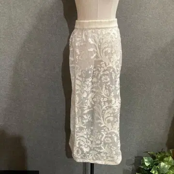 AMERI 꽃무늬 자수 화이트 롱 스커트 시어 아메리