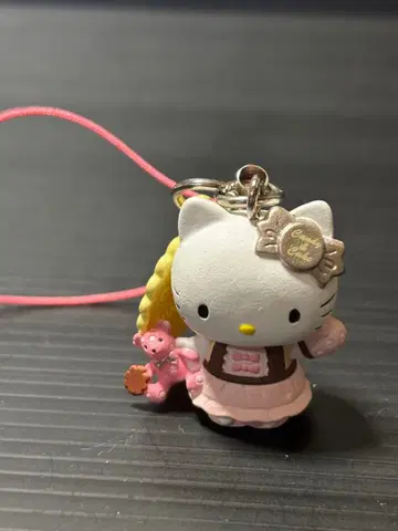 피치 존 헬로키티 콜라보 스트랩