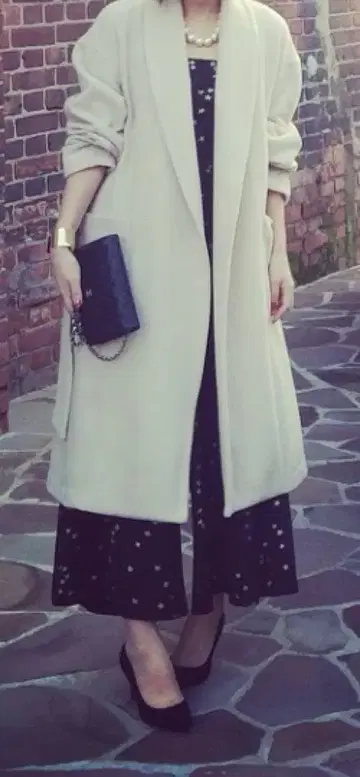 연한 핑크색 롱 코트 가디건 코트