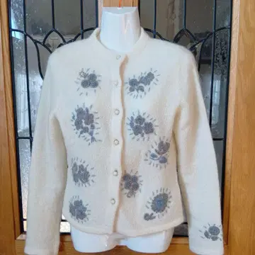 시빌라 꽃무늬 자수 가디건