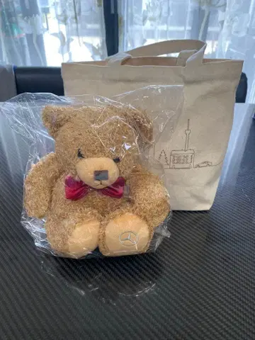 메르세데스 벤츠 테디베어와 토트백