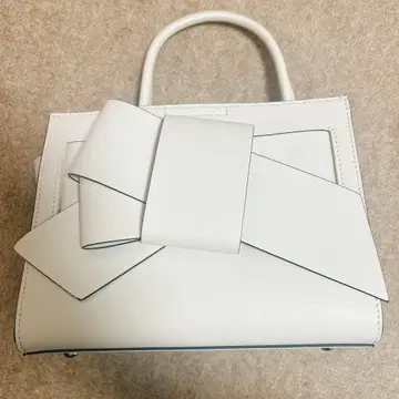 [ 새상품급 ] FRAY I.D 리본 미들 백 화이트