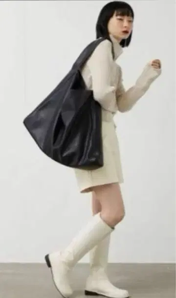 [ 컨디션 최상 ] FEKETE 블랙 가죽 토트백 블랙