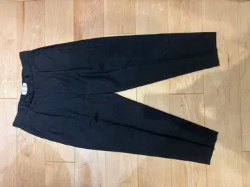 테이퍼드 슬랙스 차콜 그레이