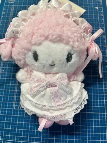 피아노 산리오 화이트 프릴 디자인 마스코트