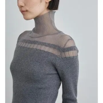 새상품급 MIESROHE 시어 절개 하이넥 니트 그레이