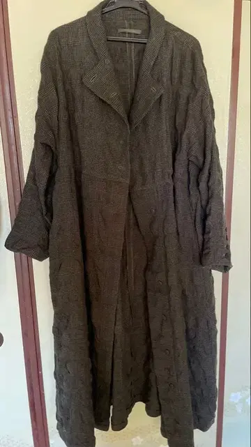 다크 브라운 체크 무늬 롱 코트