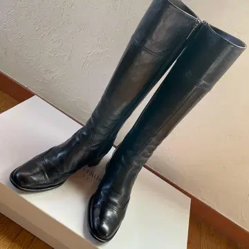 블랙 가죽 롱 부츠 TRUSSARDI