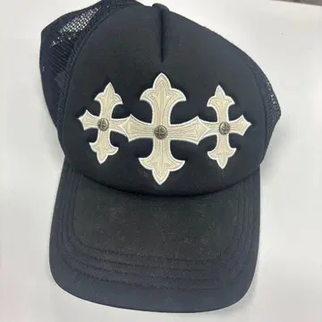 크로스 모티브 자수 트래커 햇