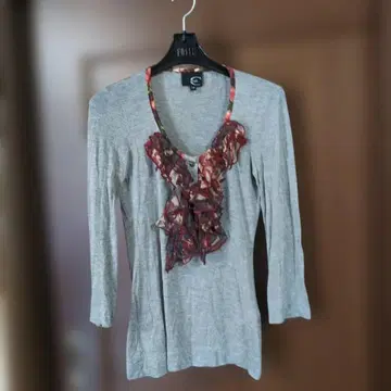 그레이 프릴 긴팔 상의 사이즈 38