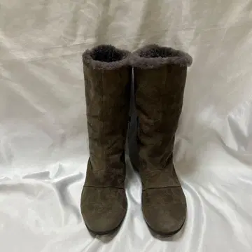 브라운 스웨이드 어그 부츠 무릎 아래 길이