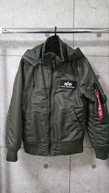 ALPHA INDUSTRIES 후디드 리브 자켓