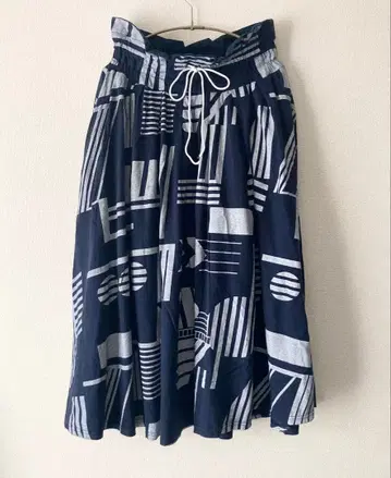 [ 새상품급 ] sneeuw 플레어 스커트 네이비