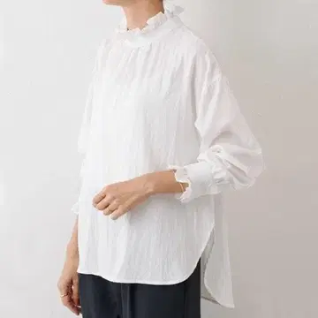 비어즐리 [ LIVETART ] 엘리 프릴 셔츠 2024AW