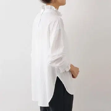 비어즐리 [ LIVETART ] 엘리 프릴 셔츠 2024AW