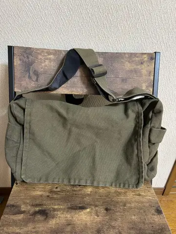 올리브 그린 숄더백 캔버스