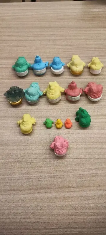 레트로 물어뜯는 할머니 지우개 인형