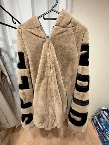 [ Ashley&Bros ] 슬리브 로고 퍼 L/BLOUSON