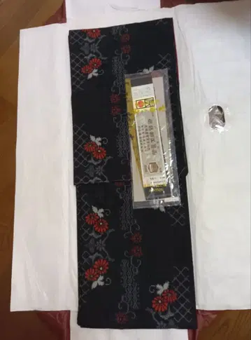 블랙 베이스 빨간 꽃 무늬 오시마 명주 겉옷