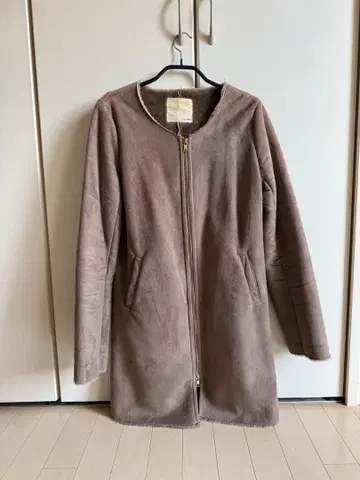 브라운 무스탕풍 롱 코트