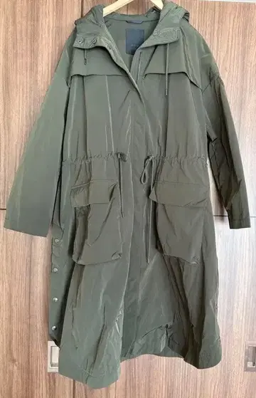 인기! TATRAS 후드 부착 올리브 롱 코트