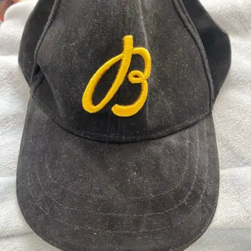 블랙 캡 옐로우 컬러 로고 자수 브라이틀링