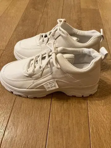 화이트 스니커즈 통굽 합성 피혁