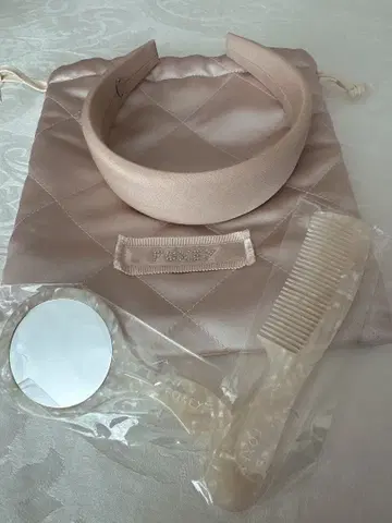 FOXEY 새틴 머리띠 거울 빗 포함 컨디션 최상