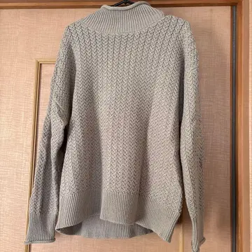 studio CLIP FUNSUS 베이지 긴팔 니트