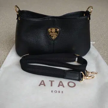 ATAO 블랙 숄더백