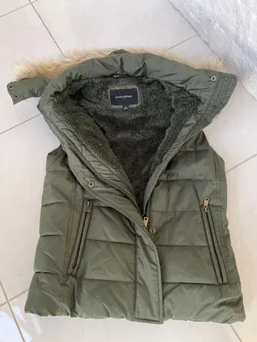 BANANA REPUBLIC 올리브 그린 다운 베스트 S