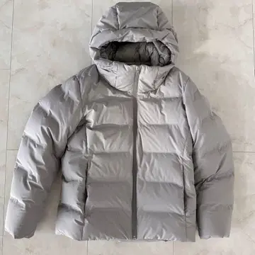 유니클로 심리스 다운 파카 S 그레이