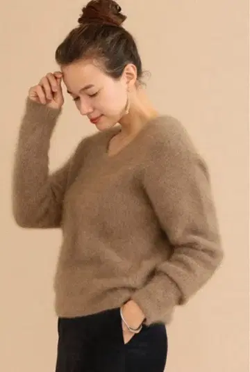 BEAUTY&YOUTH 베이지 V넥 스웨터